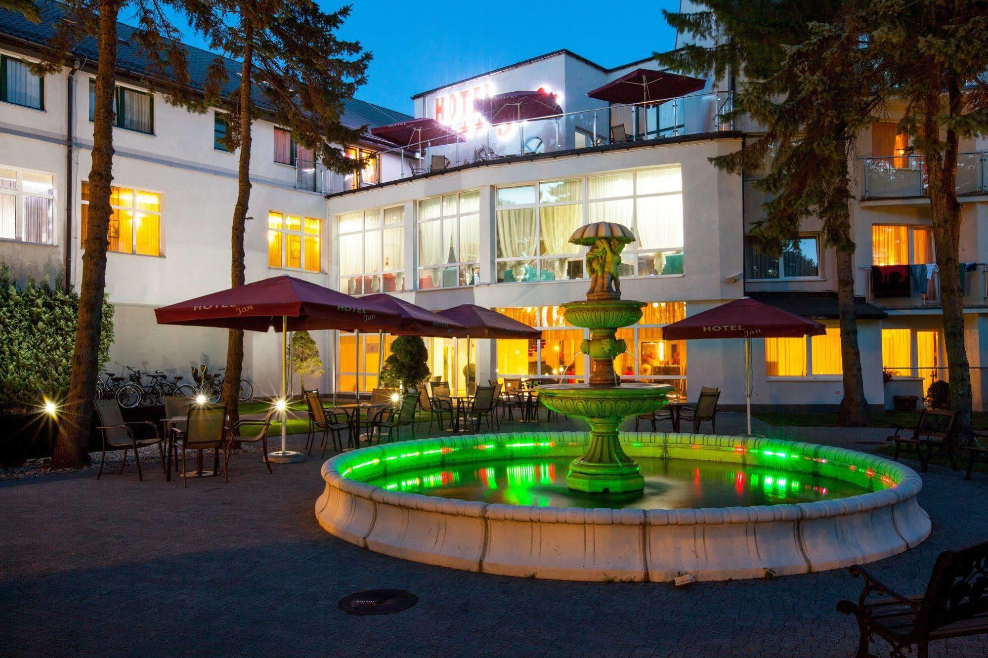 Hotel Jan Darlowko Luaran gambar